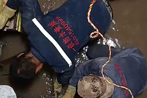 十堰电梯井堵漏施工视频